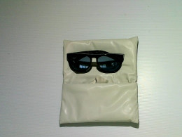 Sunglasses with fabric case