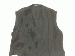 Black short sleeve v-neck shirt Black short sleeve v-neck shirt