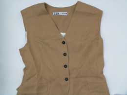 Cream sleeveless suit Cream sleeveless suit