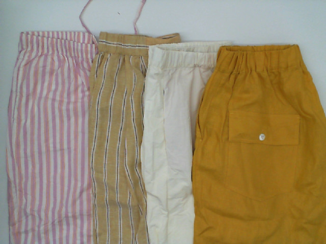 Set of Fashionable multi-colored pants (4pcs/set) Set of Fashionable multi-colored pants (4pcs/set)