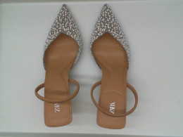 Fashionable high-heeled shoes for women with patterns Fashionable high-heeled shoes for women with patterns