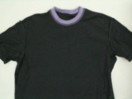 Gray T-shirt with purple collar