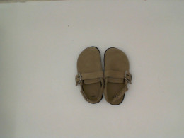 Girls' sandals, light brown Girls' sandals, light brown