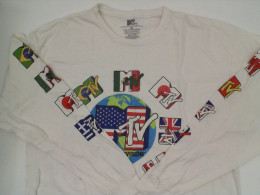 White long-sleeved round neck shirt size XL