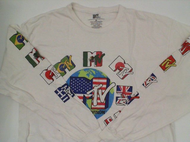 White long-sleeved round neck shirt size XL White long-sleeved round neck shirt size XL