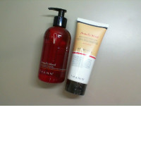 Set of 2 Aromatic Wood shower gel+aromatherapt conditioner