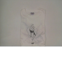 White round neck shirt with black pattern