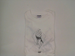 White round neck shirt with black pattern White round neck shirt with black pattern