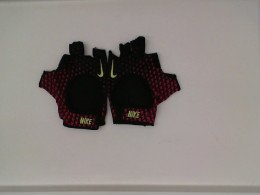 Black workout gloves Black workout gloves