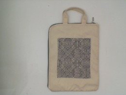 White laptop bag with pattern