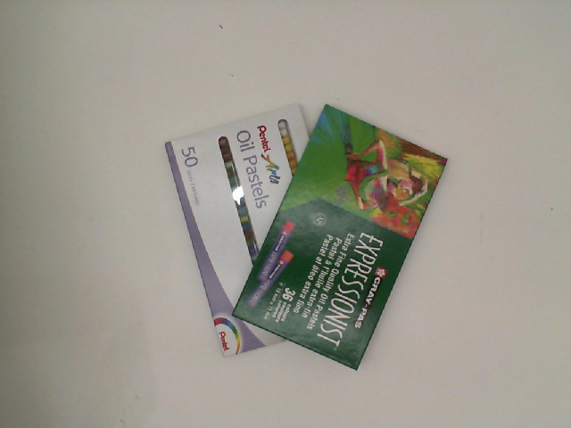 Set of 2 Crayons in a box Set of 2 Crayons in a box