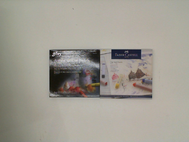 Set of 2 Crayons in a small box Set of 2 Crayons in a small box