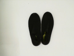 Men's black exercise shoes