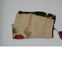 Cream colored shawl with natural pattern Cream colored shawl with natural pattern