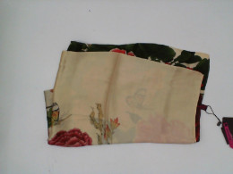 Cream colored shawl with natural pattern Cream colored shawl with natural pattern