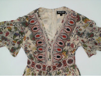 Cream-white short dress with floral pattern