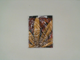 ROCK EAGLE Black round neck t-shirt with leaf pattern