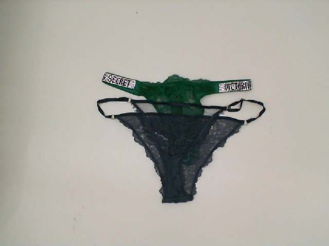 Set of 2 Women's lace panties in green and purple Set of 2 Women's lace panties in green and purple