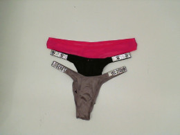 Set of 3 Women's underwear in black, pink and silver patterns