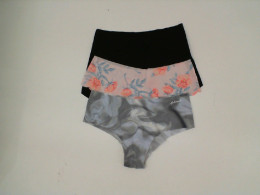 Set of 3 Women's underwear in black, cream and grey patterns