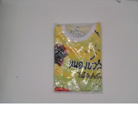 Yellow round neck t-shirt with pattern 
