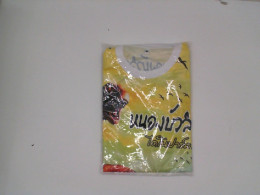 Yellow round neck t-shirt with pattern 