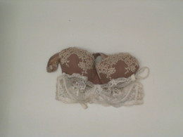 Set of 2 Women's cream and white bras