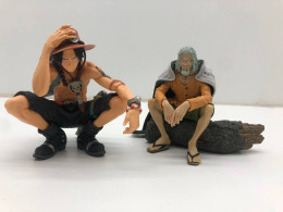 Big SALE! Set of 2 Japanese figures: Sitting heroes One Piece