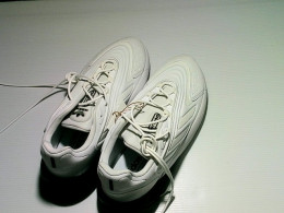adidas OZELIA SHOES - White