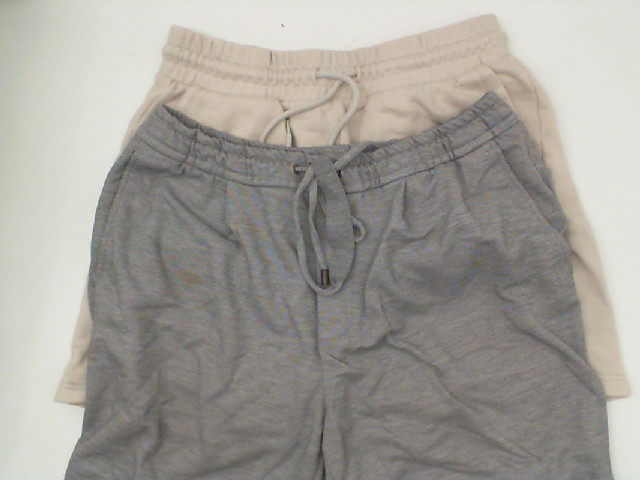 Set of 2 Men's grey and cream shorts Set of 2 Men's grey and cream shorts