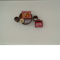 Set of 6 Toy dining table with cola-cola bucket 