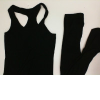 Black sport suit: T-shirt and leggins