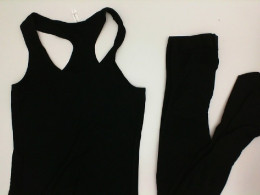 Black sport suit: T-shirt and leggins