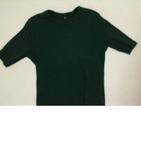 Dark green women's UNIQLO t-shirt Dark green women's UNIQLO t-shirt