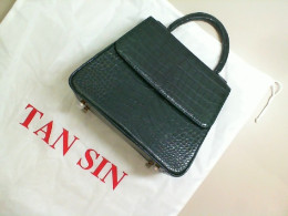 Green bag, frame Green bag, frame