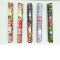 Set of 5 packs of scented candles in different flavors