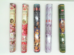 Set of 5 packs of scented candles in different flavors Set of 5 packs of scented candles in different flavors