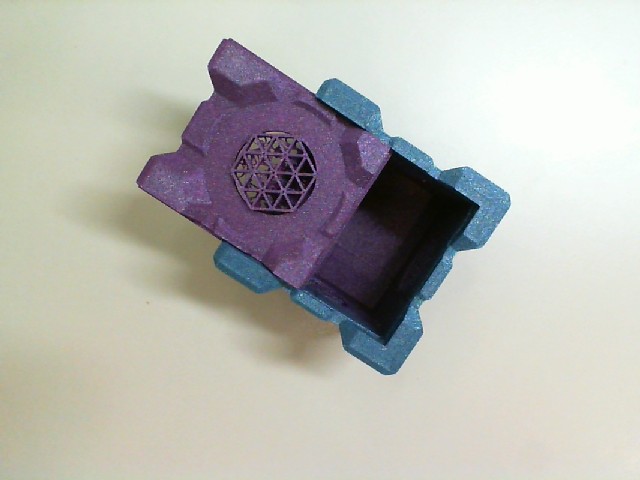 Square cube made of wood, with lid Square cube made of wood, with lid