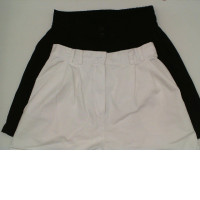 Set of 2 Women's shorts, white and black