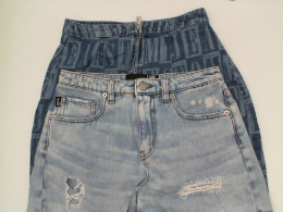 Set of 2 Women's cropped jeans Set of 2 Women's cropped jeans