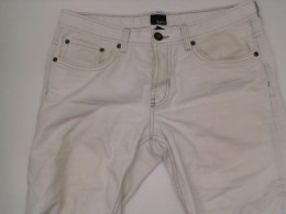 Women's white cropped jeans Women's white cropped jeans