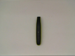 Black and yellow razor handle 