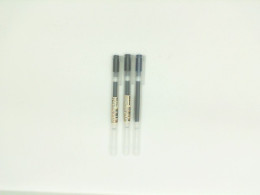 Set of 3 black gel pens