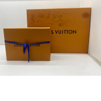 Small and large empty orange boxes 