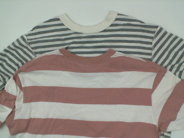Set of 2 Round neck T-shirt with side stripes Set of 2 Round neck T-shirt with side stripes