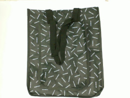 Set of 2 Green cloth bag with small and large white letter patterns