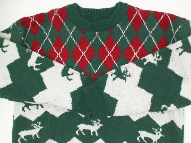 Green and white long-sleeved sweater with Christmas pattern Green and white long-sleeved sweater with Christmas pattern