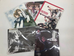Set of 5 japanese mangas "Girls with guns ready to protect"