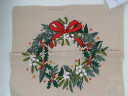 Set of 2 Cream tablecloth with floral pattern Set of 2 Cream tablecloth with floral pattern