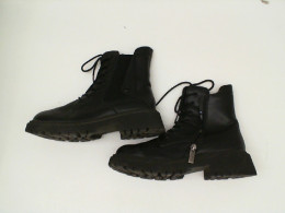 Black boots Black boots